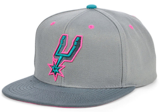 Men's San Antonio Spurs Mitchell & Ness Gray Wolf Mags Snapback Hat