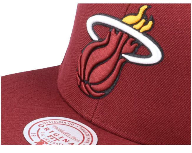 Men's Miami Heat Mitchell & Ness NBA Core basic Maroon Snapback Hat