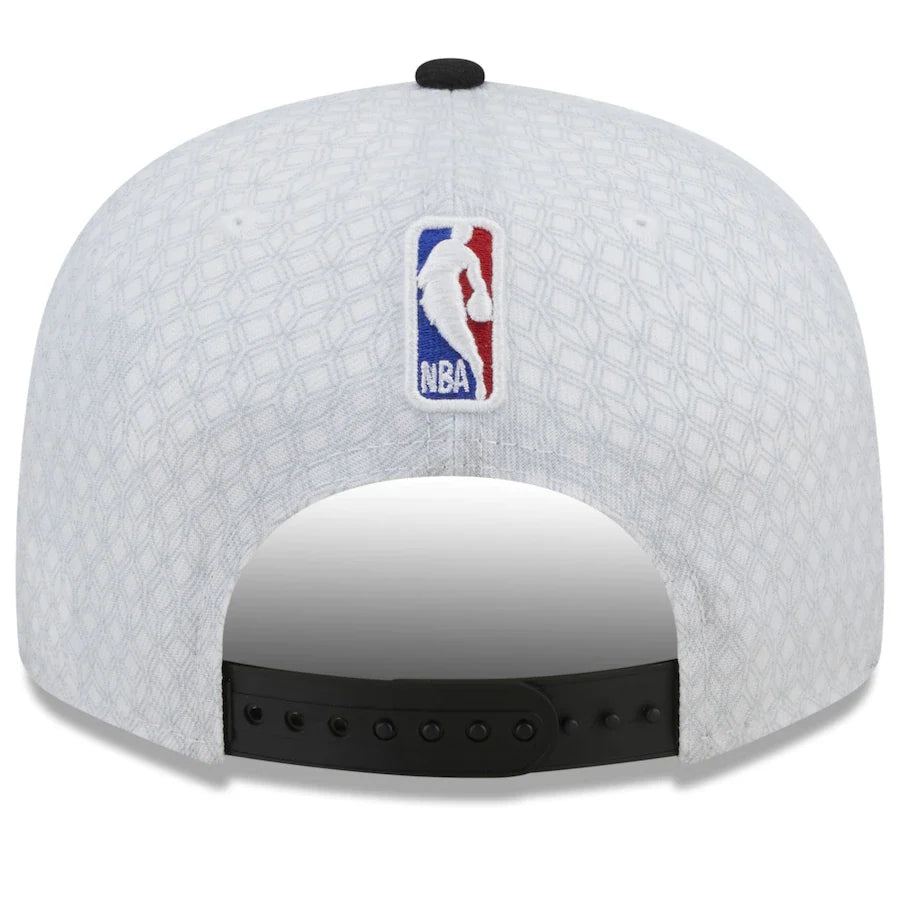 Men's Chicago Bulls New Era Black 2022/23 City Edition Official 9FIFTY Snapback Adjustable Hat