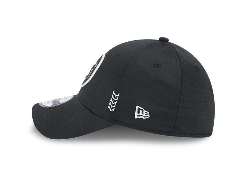Men's Chicago Cubs New Era Black 2024 Clubhouse 39THIRTY Flex Fit Hat