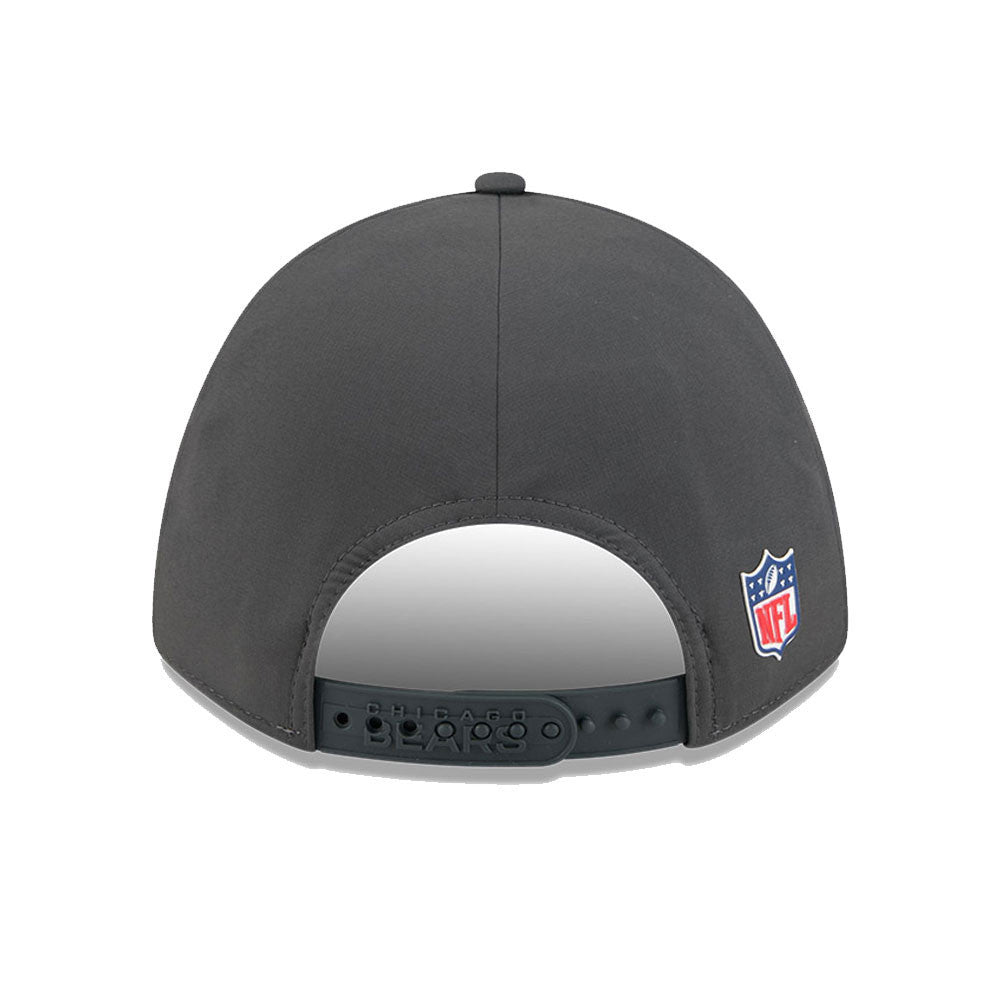 Men's Chicago Bears New Era Graphite 2025 NFL Sideline Cold 9FORTY M-Crown Adjustable Hat