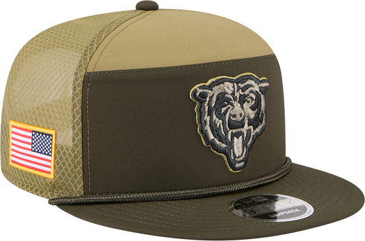 Men's Chicago Bears New Era Green 2025 Salute To Service Sideline Split Panel 9FIFTY Snapback Trucker Hat