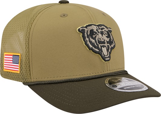 Men's Chicago Bears New Era Green 2025 Salute To Service Sideline 9SEVENTY Trucker Adjustable Hat