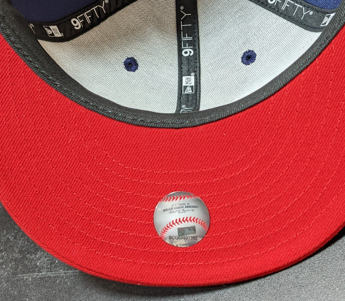 Mens Chicago White Sox New Era 1983 Road Cooperstown Collection 2 Tone Red & Navy 75th Anniversary of Comiskey Park 9FIFTY Snapback Hat