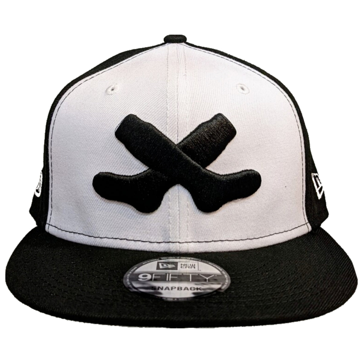 Mens Chicago White Sox New Era Black and White Cooperstown Collection 1926 Cross Socks 9FIFTY Side Patch Snapback Hat