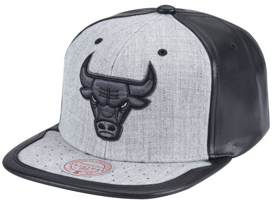 Chicago Bulls Day One Heather Gray & Black Mitchell & Ness Snapback Hat
