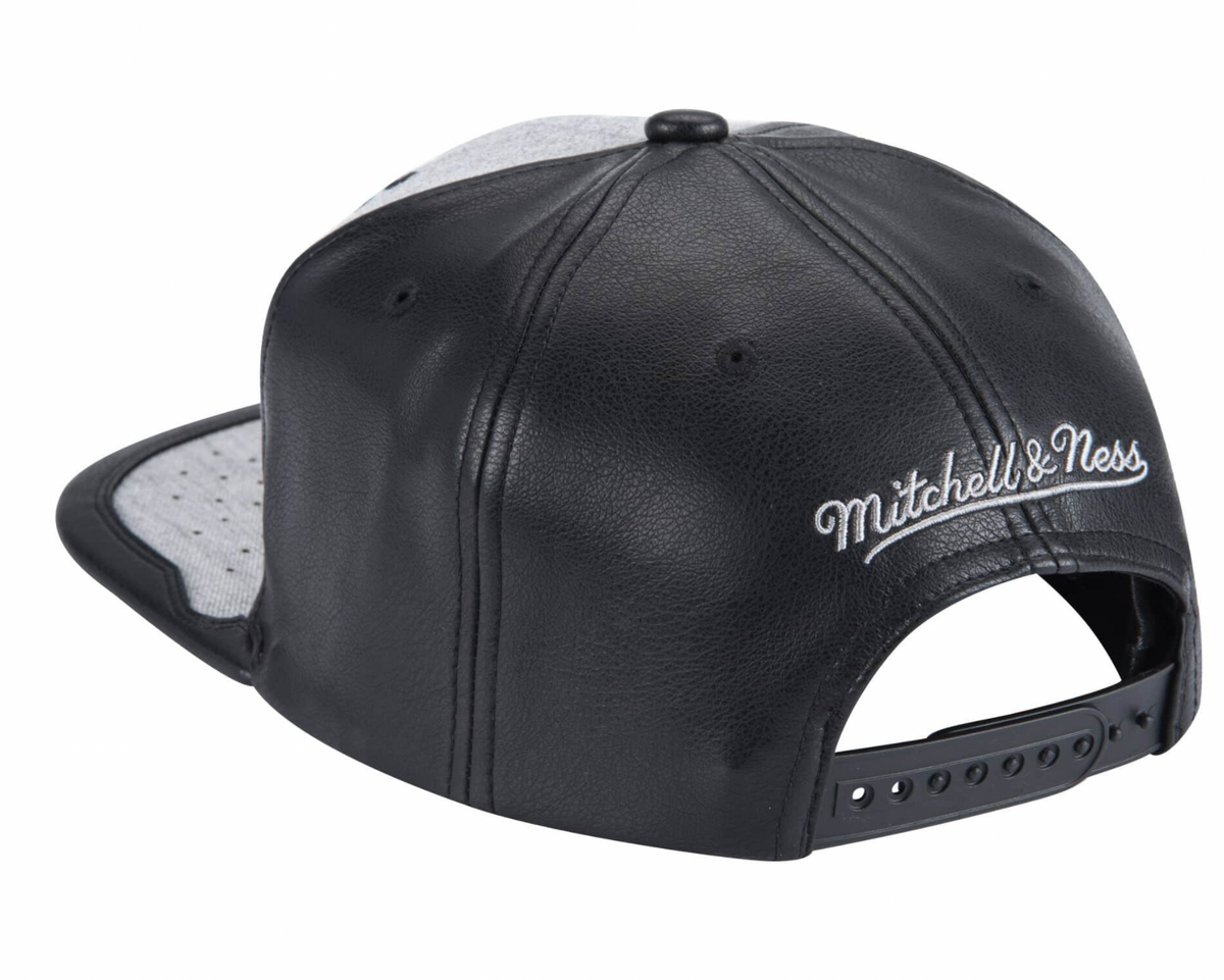 Chicago Bulls Day One Heather Gray & Black Mitchell & Ness Snapback Hat