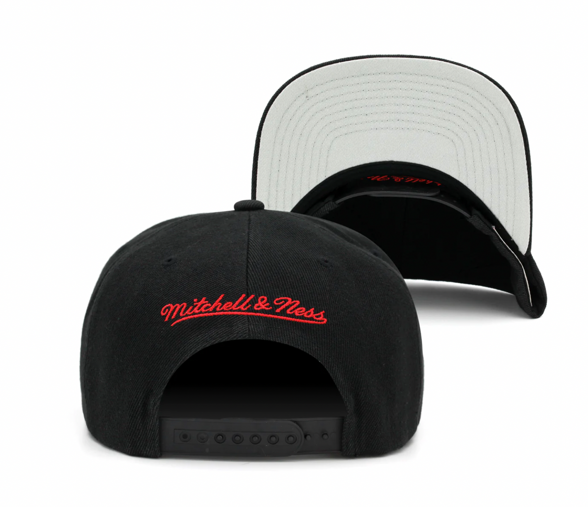 Mens NBA Atlanta Hawks Black Mitchell And Ness Basic Core Snapback Hat