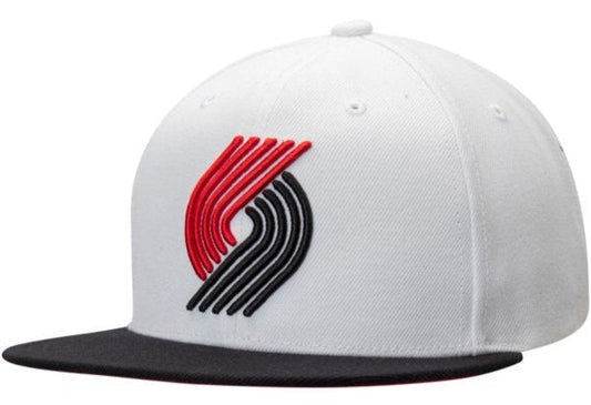 Men's Portland Trail Blazers 2 Tone White/Black Mitchell & Ness Snapback Hat