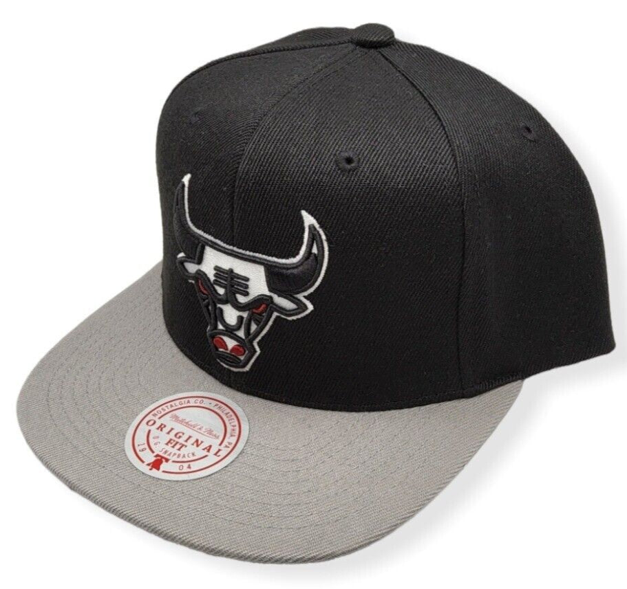 Mens's Chicago Bulls HWC Black/Grey Core Basic Mitchell & Ness Snapback Hat