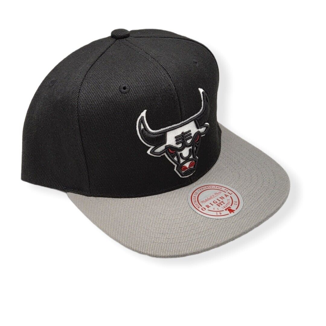 Mens's Chicago Bulls HWC Black/Grey Core Basic Mitchell & Ness Snapback Hat