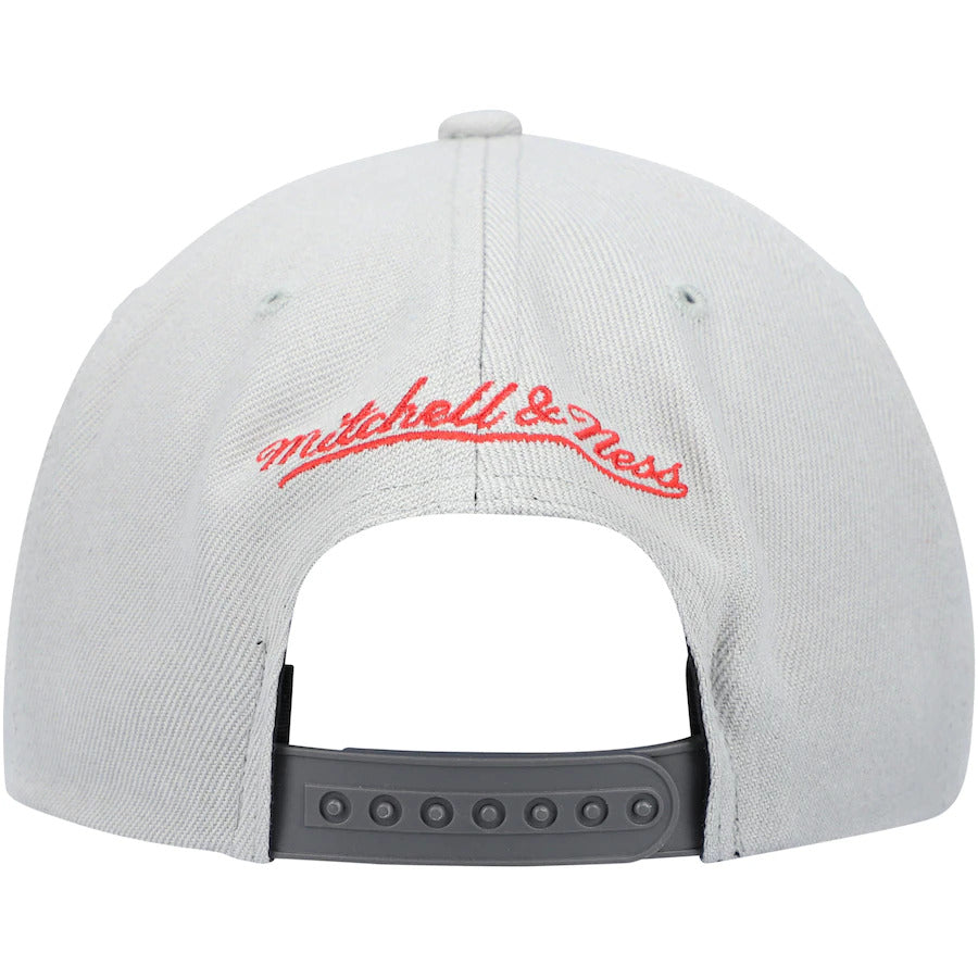 Men's Mitchell & Ness Chicago Bulls NBA Cool Grey 3 Adjustable Snapback