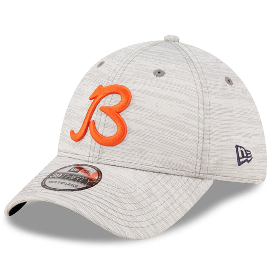Men's Chicago Bears New Era Gray 2022 NFL Training Camp Official Coach Script 39THIRTY Flex Hat